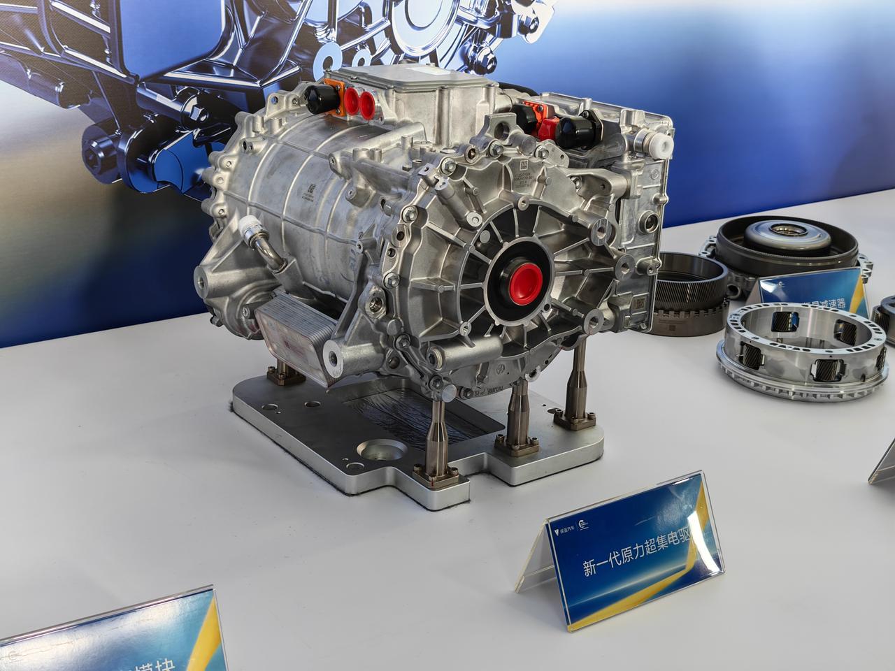 深蓝第100万台电驱正式下线，深蓝董事长拆解行驶50万公里电驱，同时曝光了全新原
