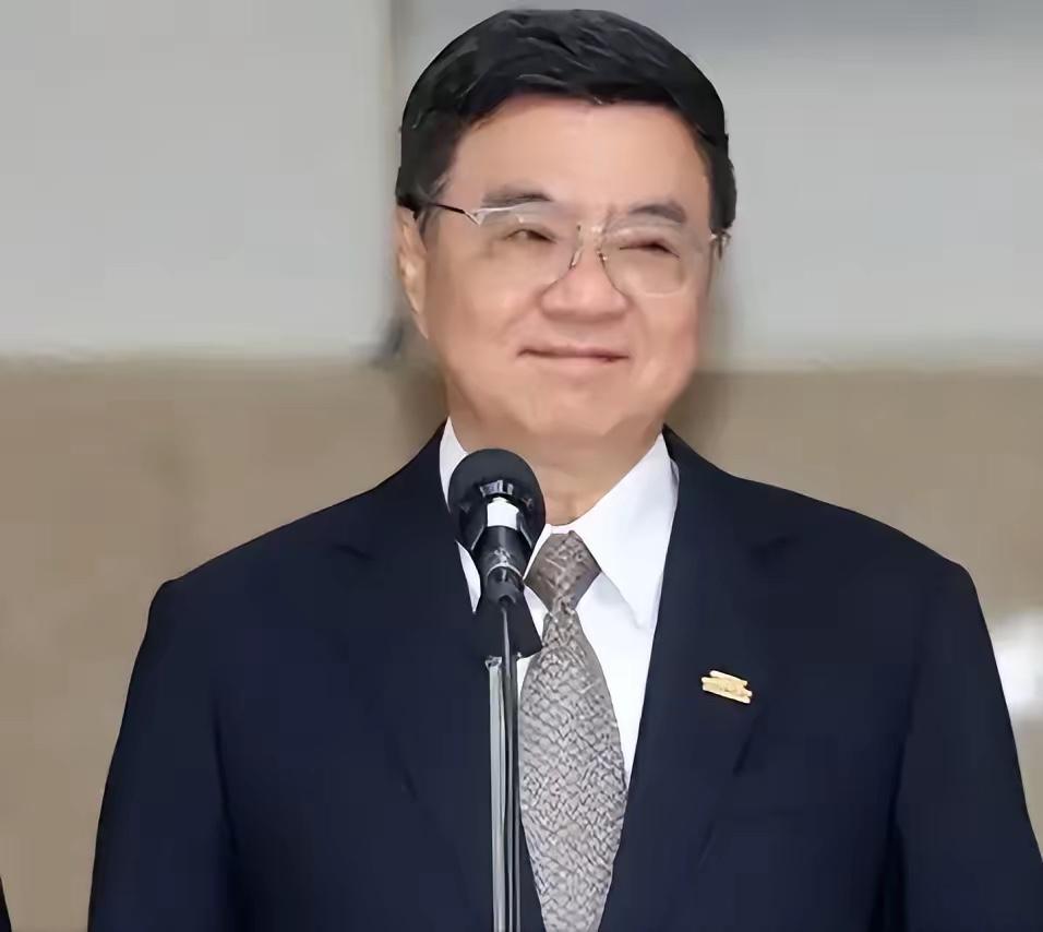 就在刚刚，台“行政院长”卓荣泰发表声明。

7月15日他去台中参加亚洲台湾商会活