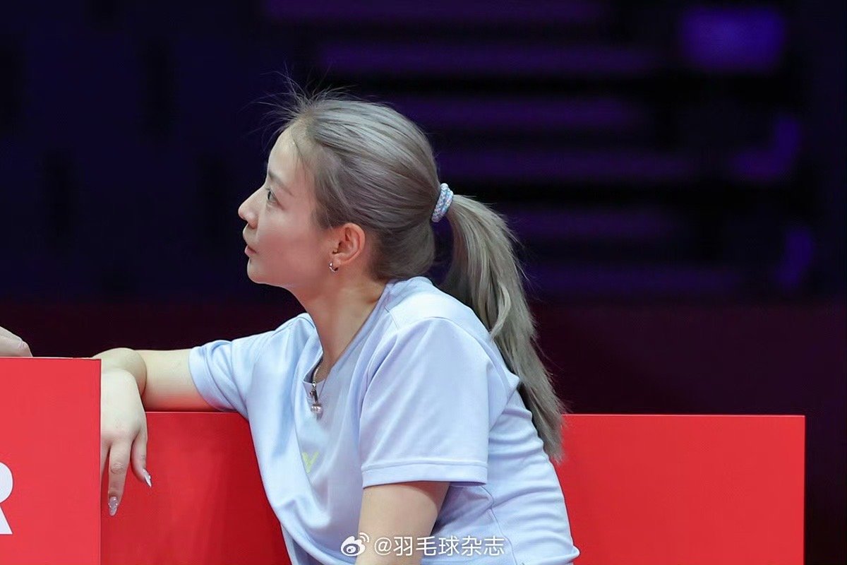 黄雅琼染发了黄雅琼走运动员通道识别不成功 作为总决赛解说嘉宾的黄雅琼和刘雨辰今天