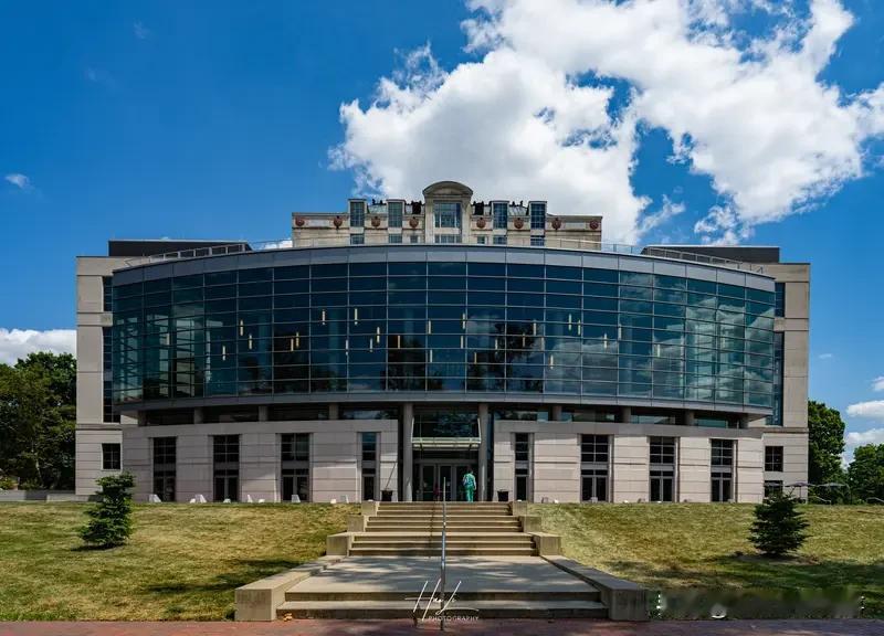 美国这事太离谱！俄亥俄州32岁外科医师阿巴斯，女友怀孕后他想让其堕胎遭拒。竟盗用