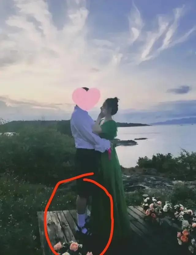 阚清子内心一定是恨嫁的。当时和纪凌尘拍拖的时候就在节目里一直逼婚纪凌尘，还各种作