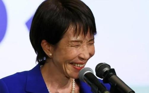 西方急得像热锅上的蚂蚁，但不是怕中国，是怕高市早苗！很多人以为西方“怂了”，是怕