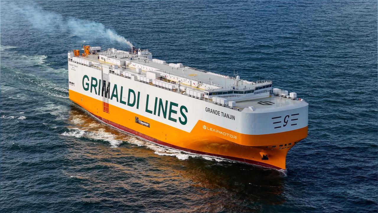 零跑有船了？2500多台新车即将发往欧洲！
 
8月8日，零跑汽车与格里马尔迪集