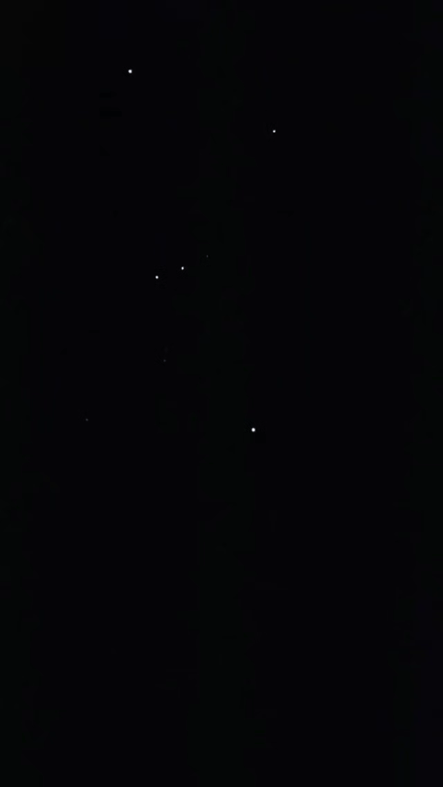 流星雨好羡慕，好好看，可是我看不到，因为湖南这几天天天下雨，连一个星星都没有，更