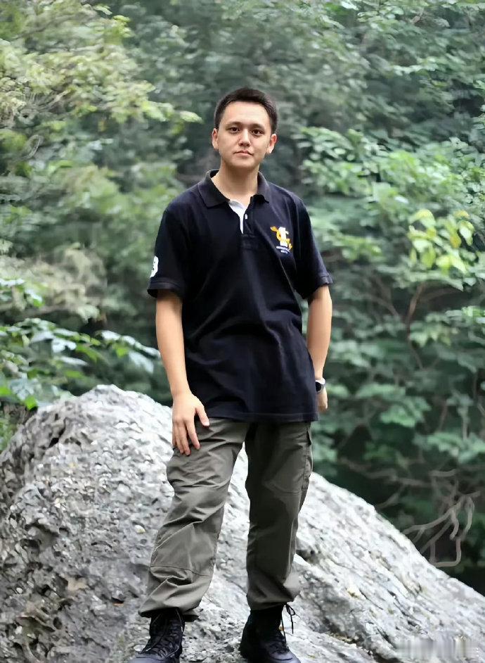 怎么感觉他好像没咋变，但是又变丑了很多，问题到底出在哪？  