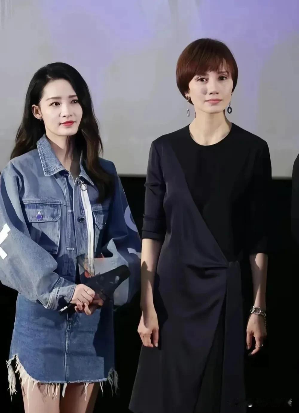 美女的两种不同风格
袁泉优雅大气，御姐风
李沁青春靓丽，少女风
如果有选择权，你