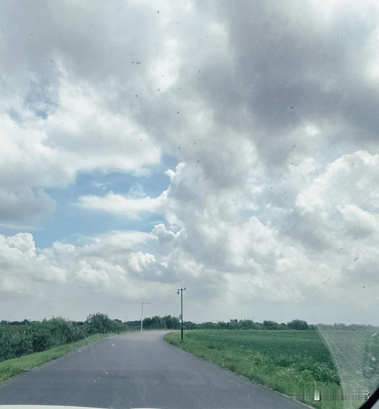 今天是星期六，我们俩出去溜溜车。

早上吃完早饭，老伴说开车去江宁那边钱家渡和周