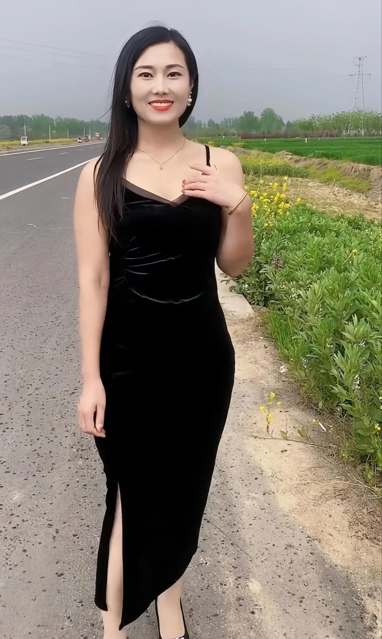 人长的漂亮不说，就连手都这么漂亮。
