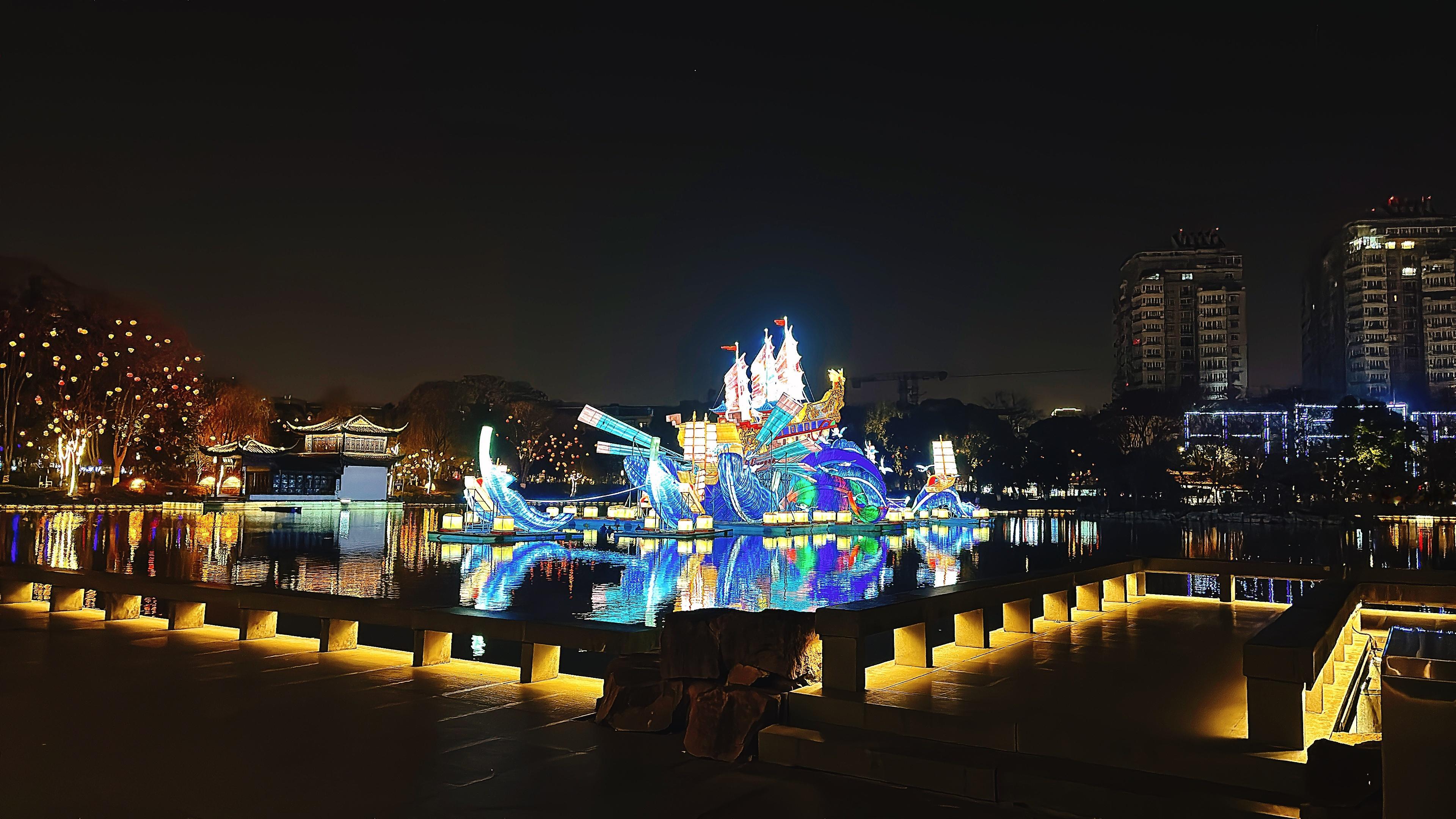 感谢柒柒和小飞侠假期最后两天带我逛义乌一开始在景点差点丢行李，小飞侠原地出现带我