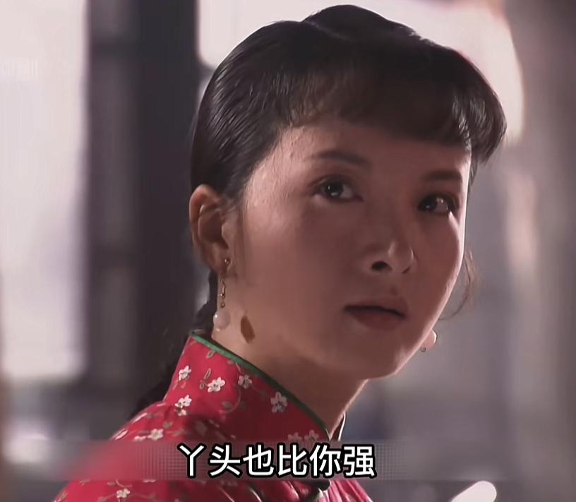 28岁的抱狗丫头爬上78岁男主人的床，香秀心机有多厉害。一方面给槐花不停地洗脑，