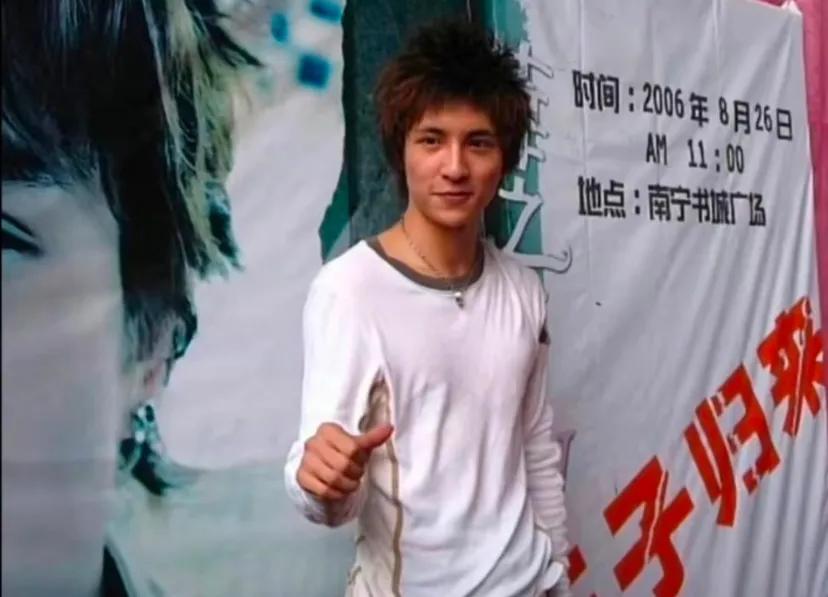 为什么薛之谦基本每场演唱会都会哭
演唱会因为现在的一切都是他好努力好努力才得来的