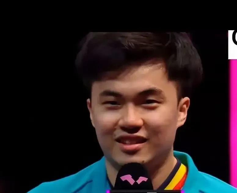 亚运会男单半决赛，林昀儒3:4输给林诗栋，这已经是他第十次败给同一个对手。
开局