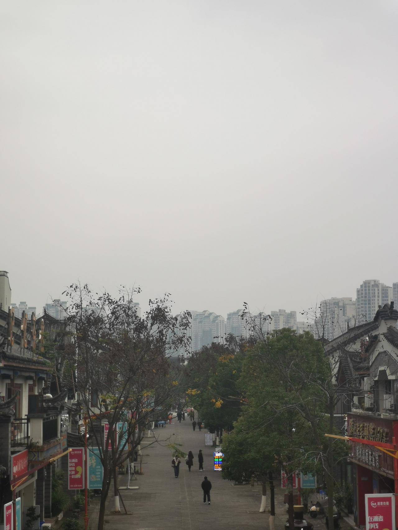 为什么越来越多年轻人都在负债?因为底层平民被网络洗脑之后，总觉得自己是小王子小公