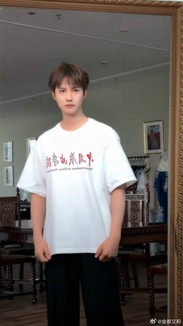 郑业成0826生日快乐🍊戏梦人生郑业成生日见面会 男孩？男人？哪个模样是你喜欢