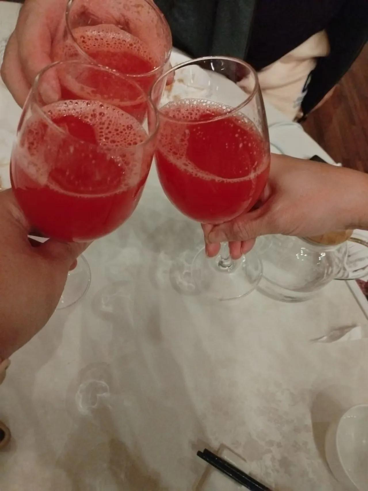 #一句诗记录秋日生活#
片片相思赋予谁
阵阵晚风秋意浓