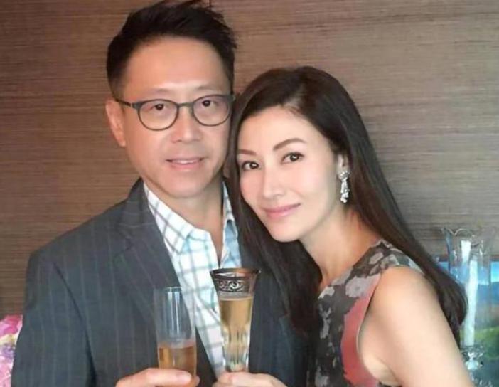 2008年，李嘉欣和许晋亨结婚，当晚李嘉欣在许晋亨的耳边说：“哥哥，咱们之前说好