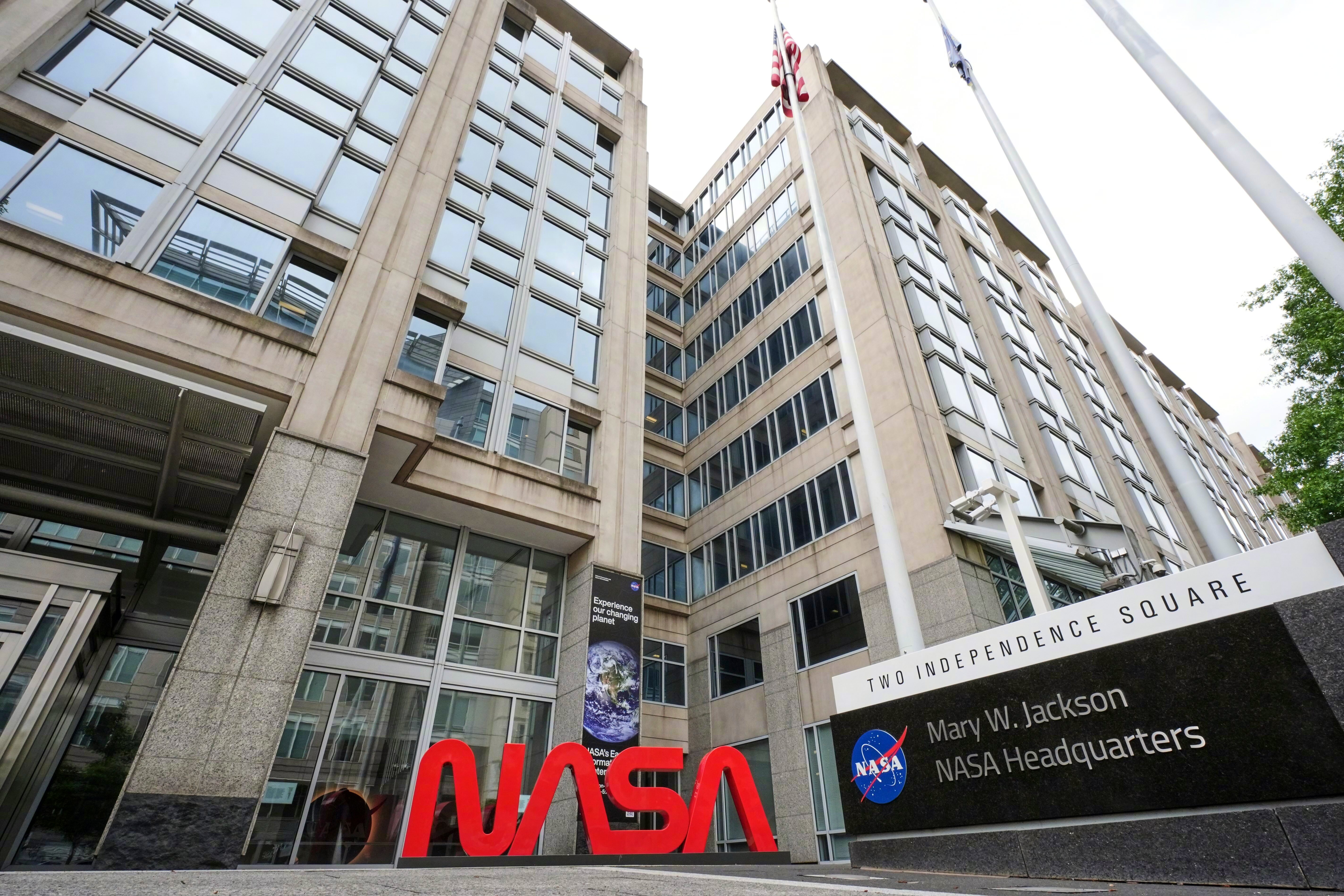 【外媒：#NASA约4000人提交离职申请#】据时事社7月27日援引美国媒体报道