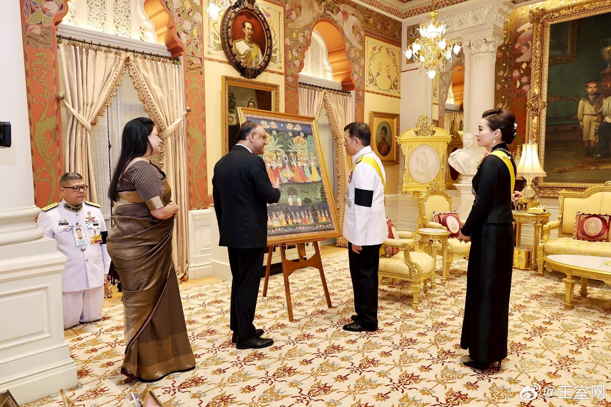 泰国王室 🇹🇭4月6日，哇集拉隆功国王和苏提达王后接见印度现任驻泰国大使Na