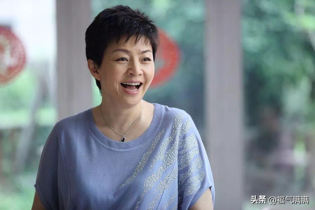 宋丹丹这辈子最大的BUG就是：
她能记住两页纸的台词，
然而记不住哪个皇帝是哪年