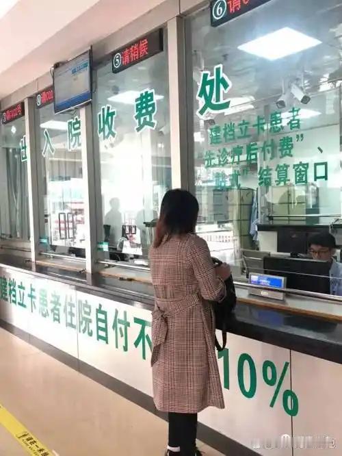 “这样的条件，还生什么孩子？”广州，一女子去医院检查，排队交钱时发现前面有一个孕