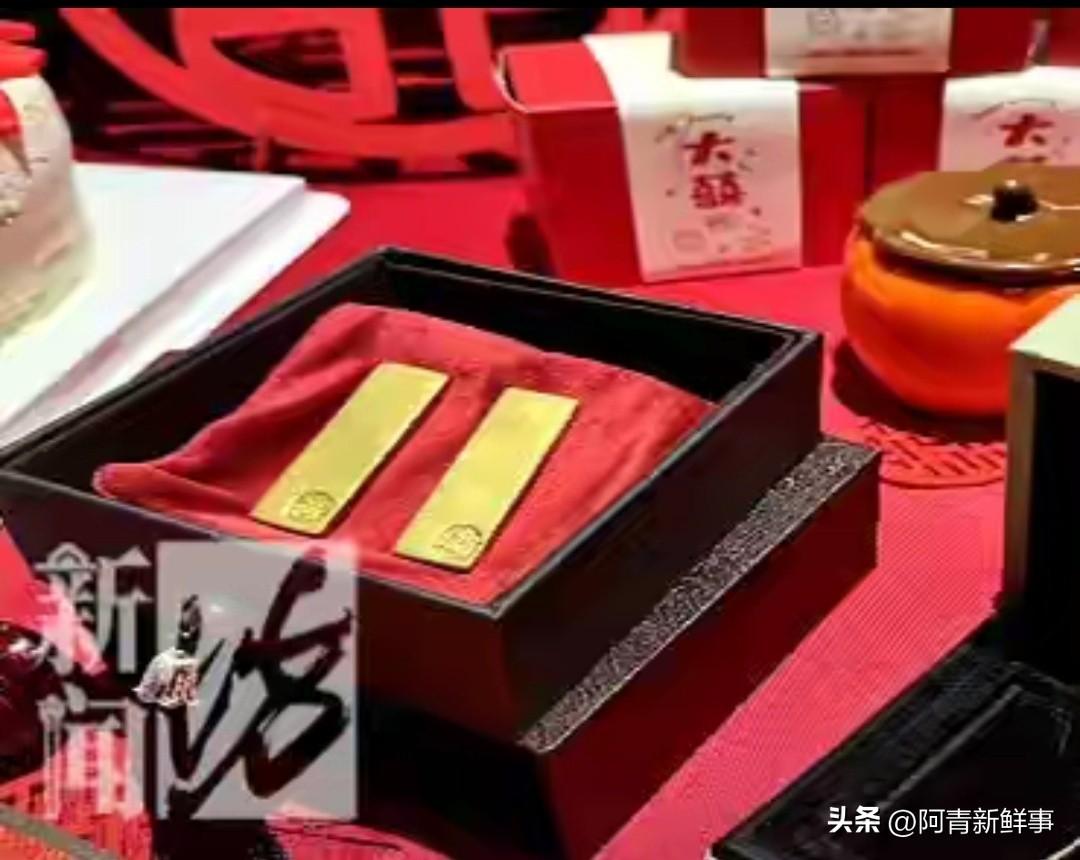 “防人之心不可无！”上海，一男子将100克金条放车里不翼而飞。车门车窗没坏，警方