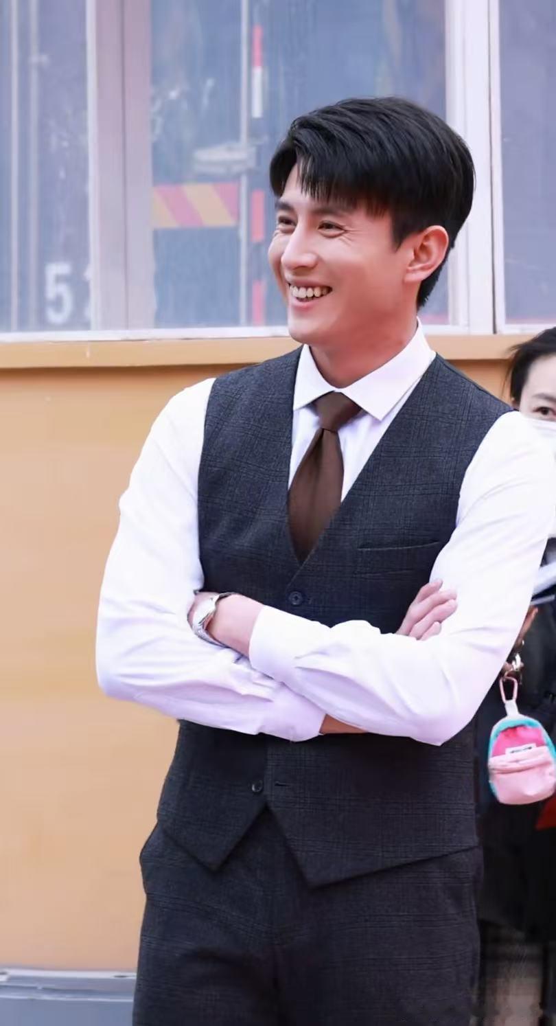 唐国强说刘萧旭是我儿子剧组氛围真的好好呀，唐国强直接称刘萧旭是他儿子，语气宠溺且