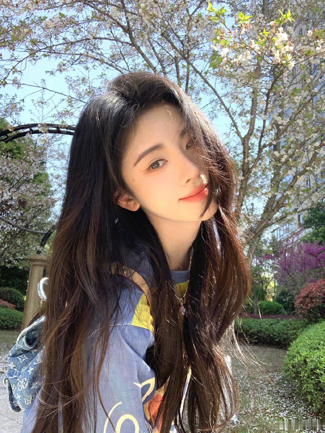 春日美少女鞠婧祎报道 ​​​