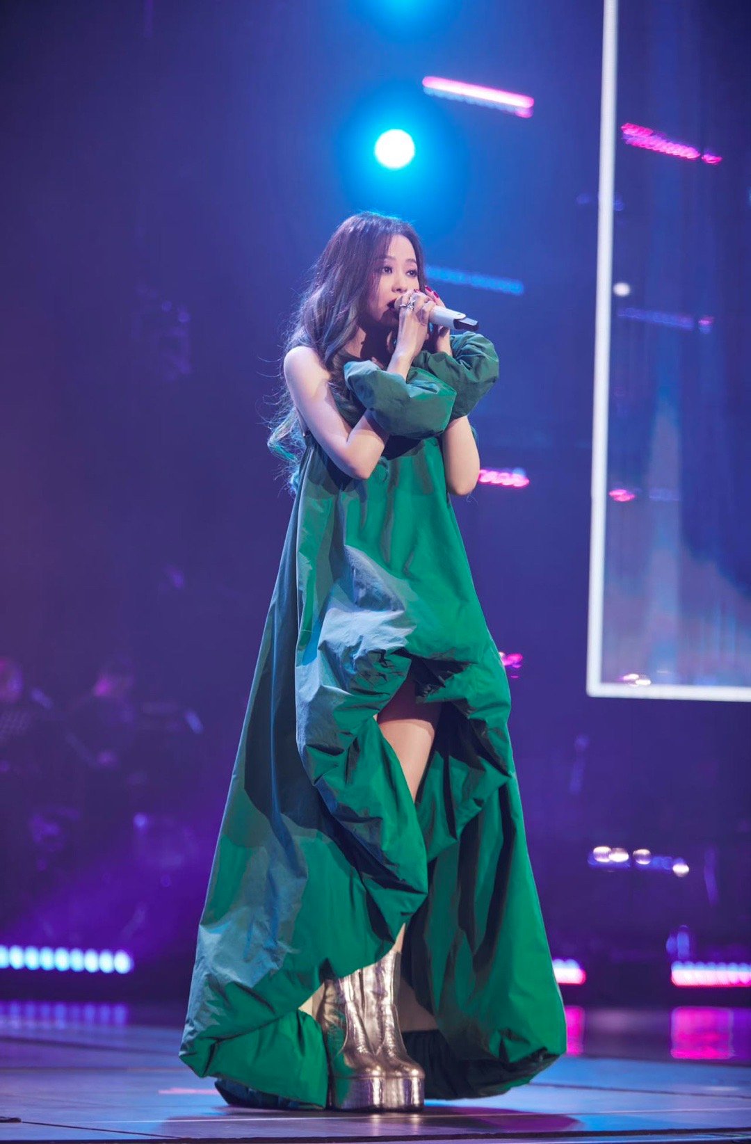 #张靓颖南昌演唱会#、#张靓颖演唱会的中国设计师高定# 张靓颖南昌演唱会，张靓颖