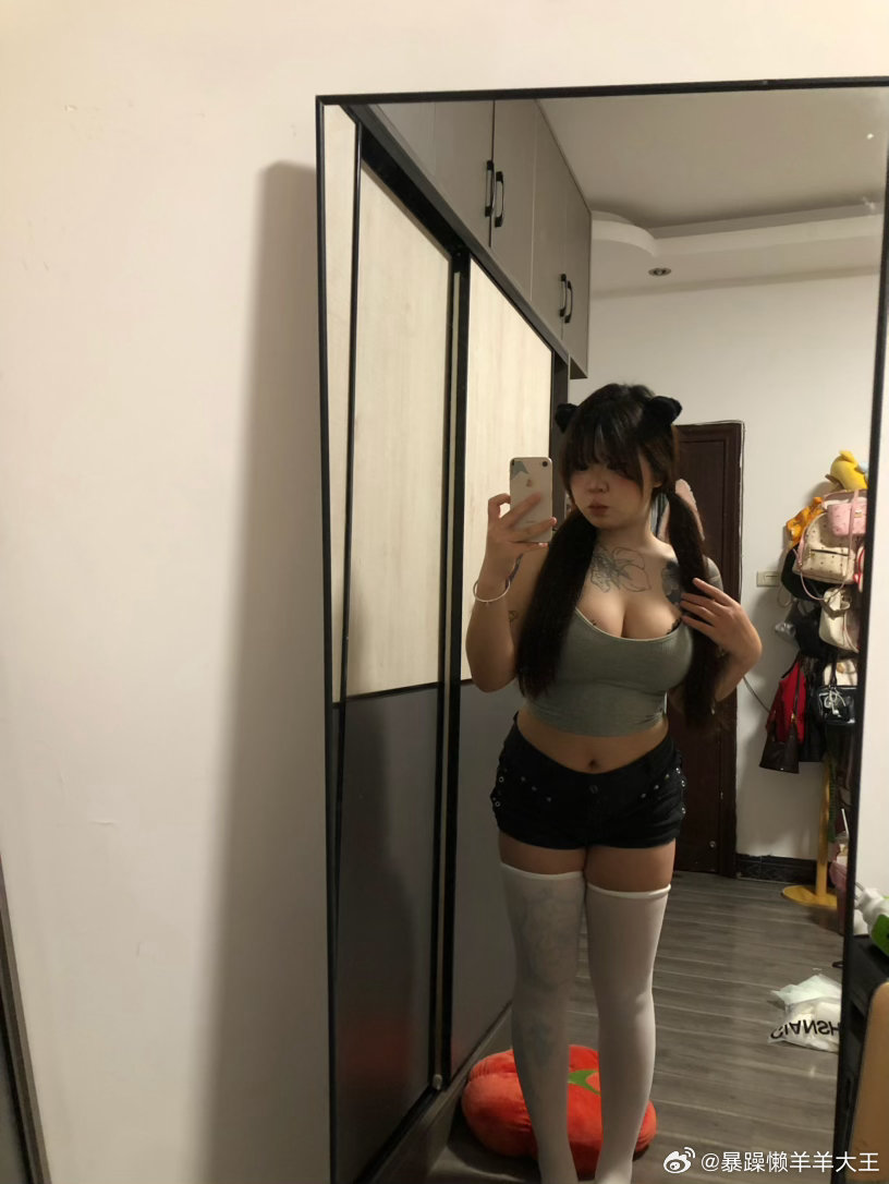 你说我像猫 步步踩在你心尖 我只为寻找独属你的味道 