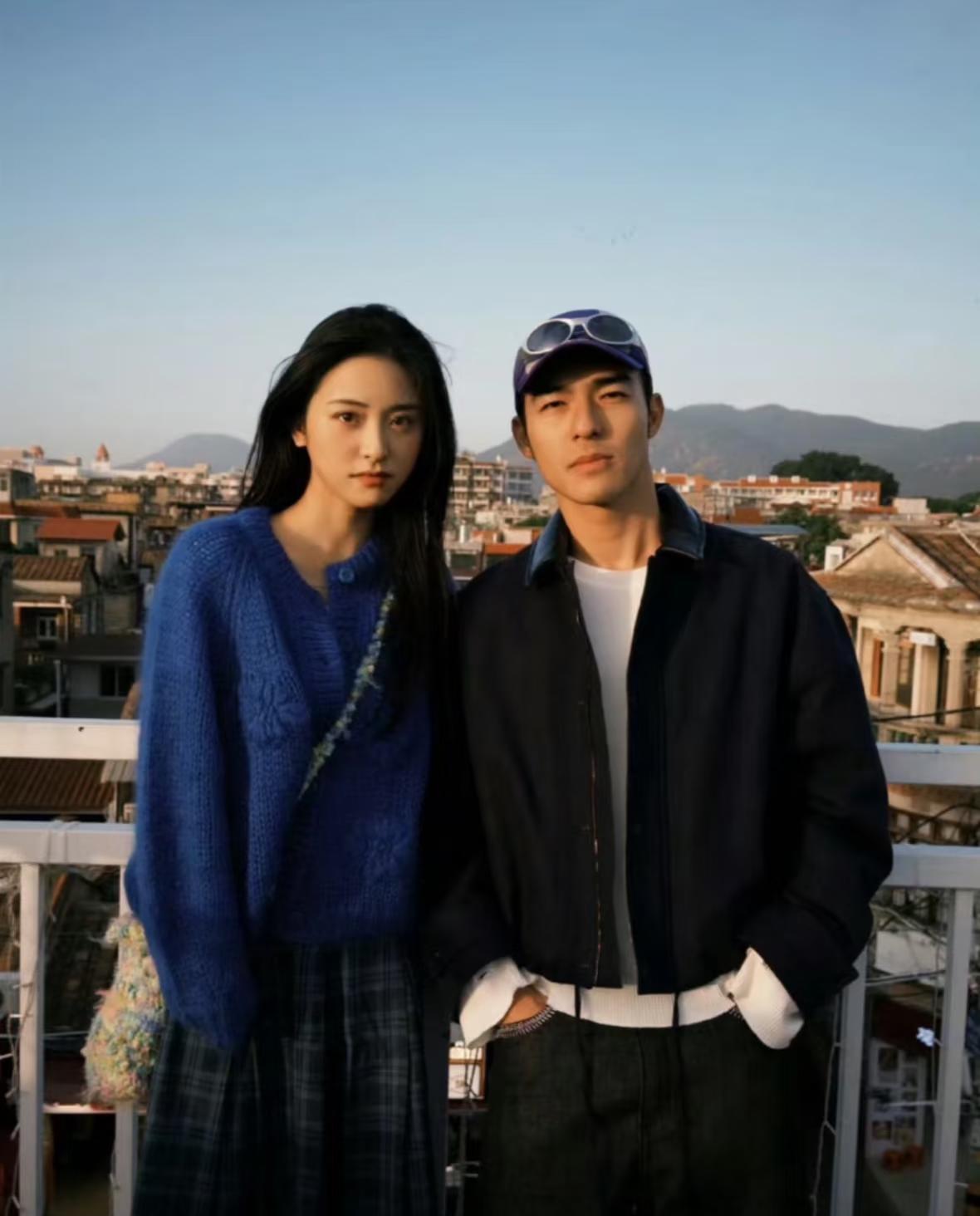 沈月的新剧《七月的一天》正在紧锣密鼓拍摄中，这部改编自热门青春文学的作品，预计明