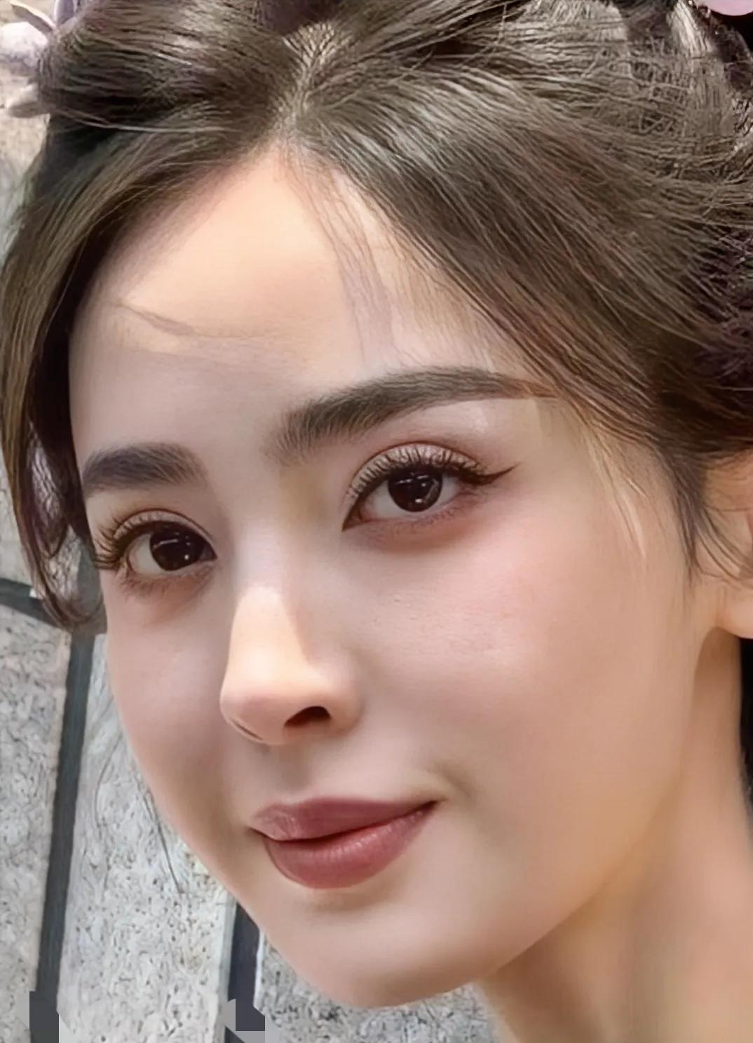 和欧式大双眼皮，我一直以为他是双眼皮，很自然啊  #娱乐# #十级美颜也不俊#