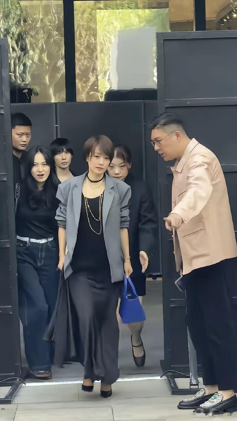 马伊琍估计很难再婚了
原因很简单，
不是没人追她了，也不是她受伤太深，而是现在的