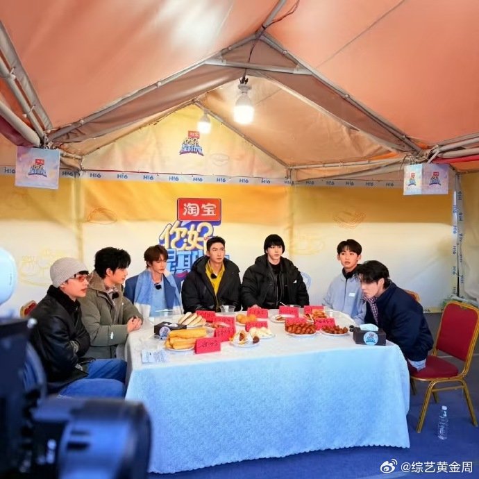 唐九洲长春录制光顾吃了唐九洲长春路透笑不活了，全程狂炫家乡美食，腮帮子塞得鼓鼓的