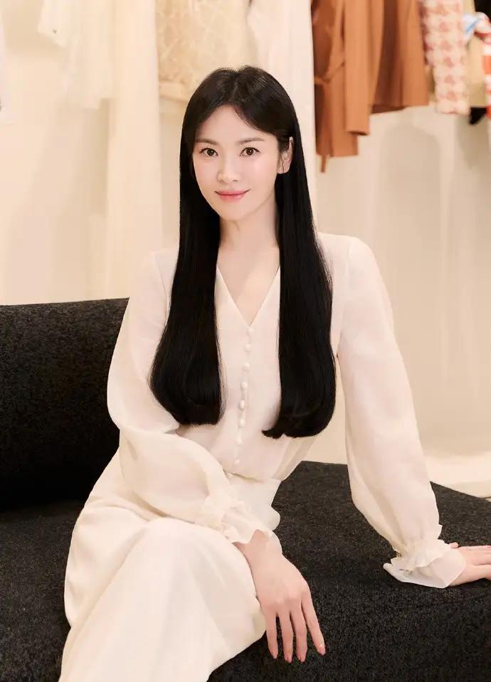 宋慧乔长发造型简直美出新高度了。