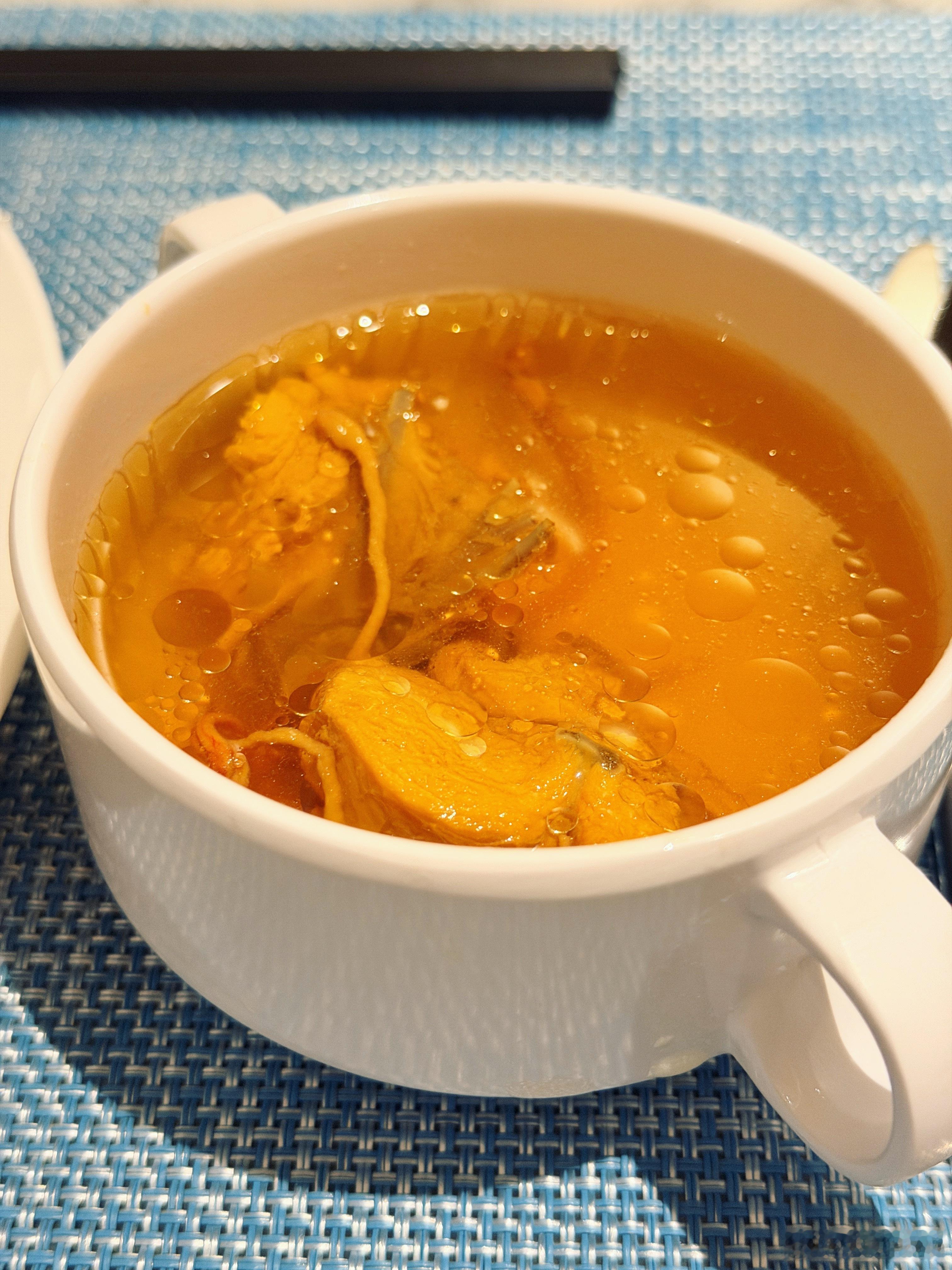 突然这么冷喝点鸡汤压压惊 