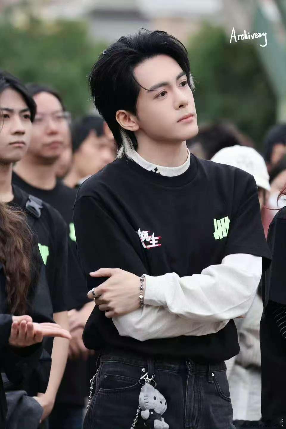 曾舜晞新剧开机路透曾舜晞白色挑染曾舜晞新剧开机路透，期待，喜欢😍 ​​​