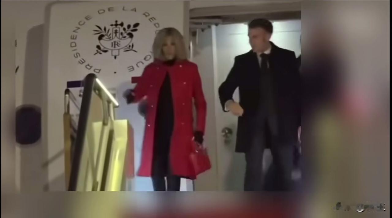 法国总统马克龙的成功，告诉所有男人。
他的成功背后一定有一个贤惠的老婆。
马克龙