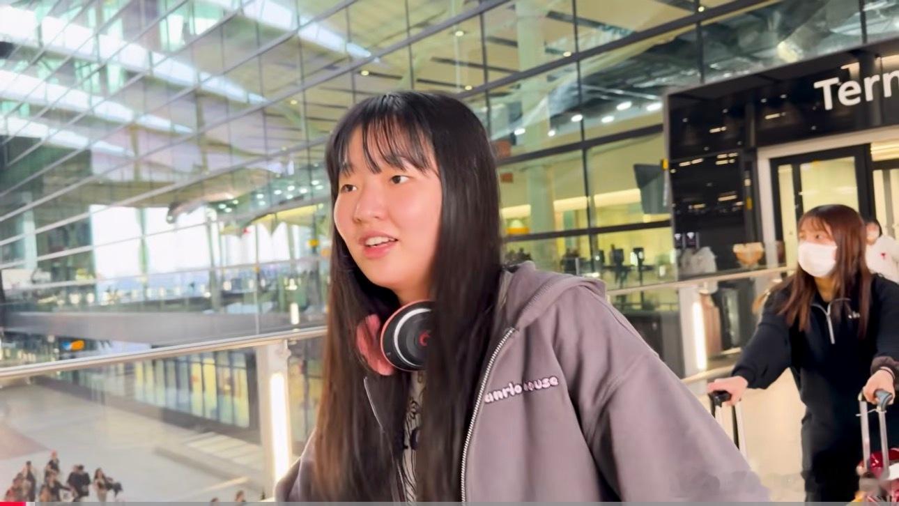 张本美和——已经训练了两周 训练的越多越想比赛Q： 长途旅行辛苦了。飞行怎么样？