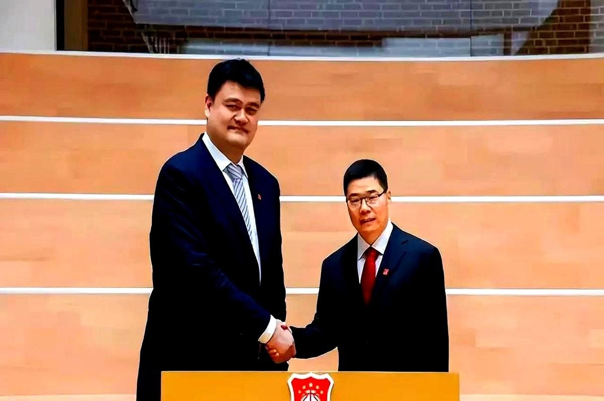 中国男篮注定只能在低谷中继续沉沦。

这背后是管理层频繁换帅，从李楠到杜锋，再请