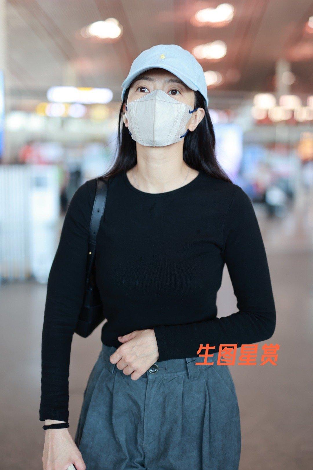高圆圆机场私服穿搭，休闲慵懒风，清爽随性🖤🍀 ​​​
