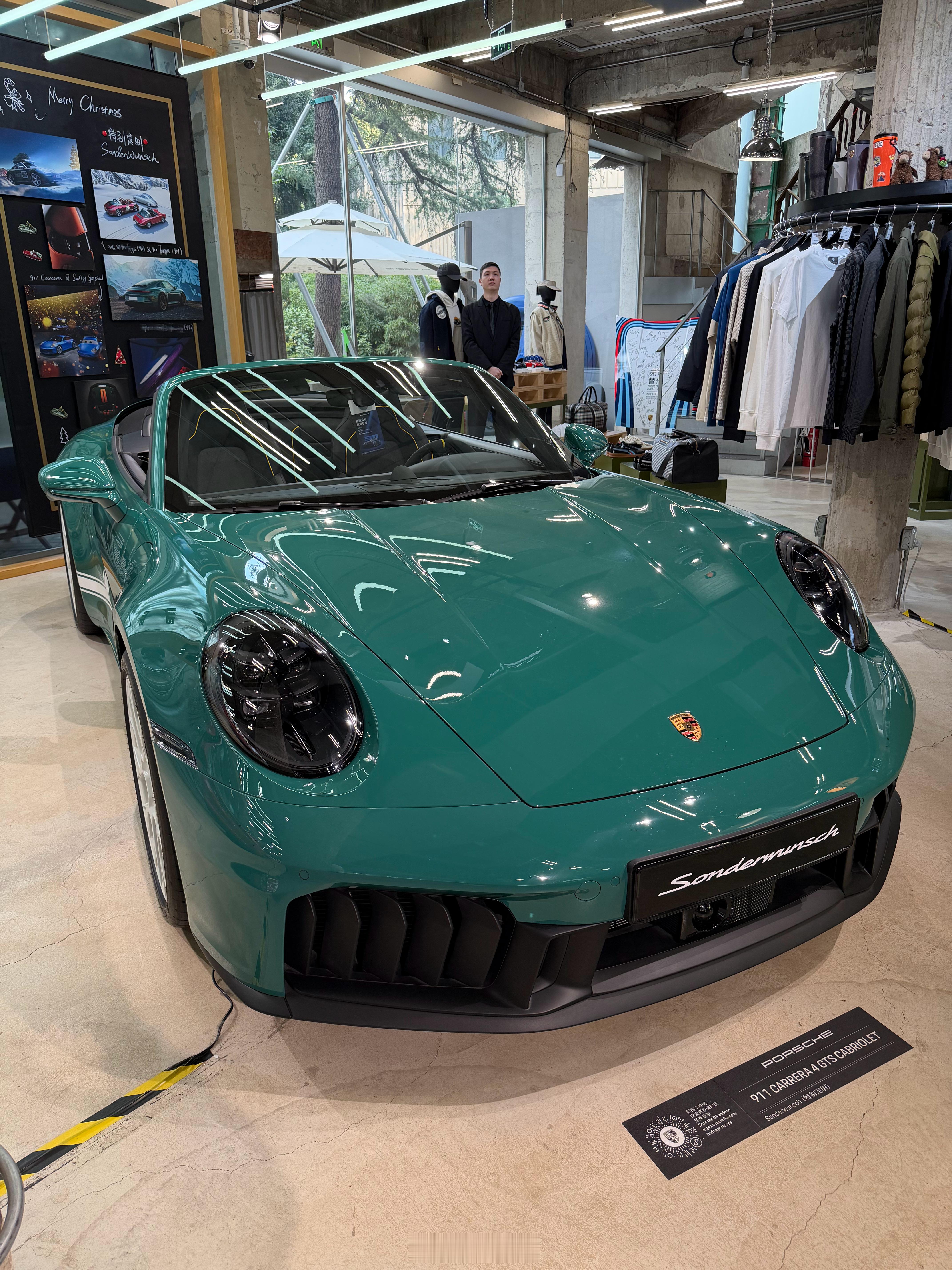 保时捷Sonderwunsh特殊定制部门出品～最新的992.2 911 GTS敞