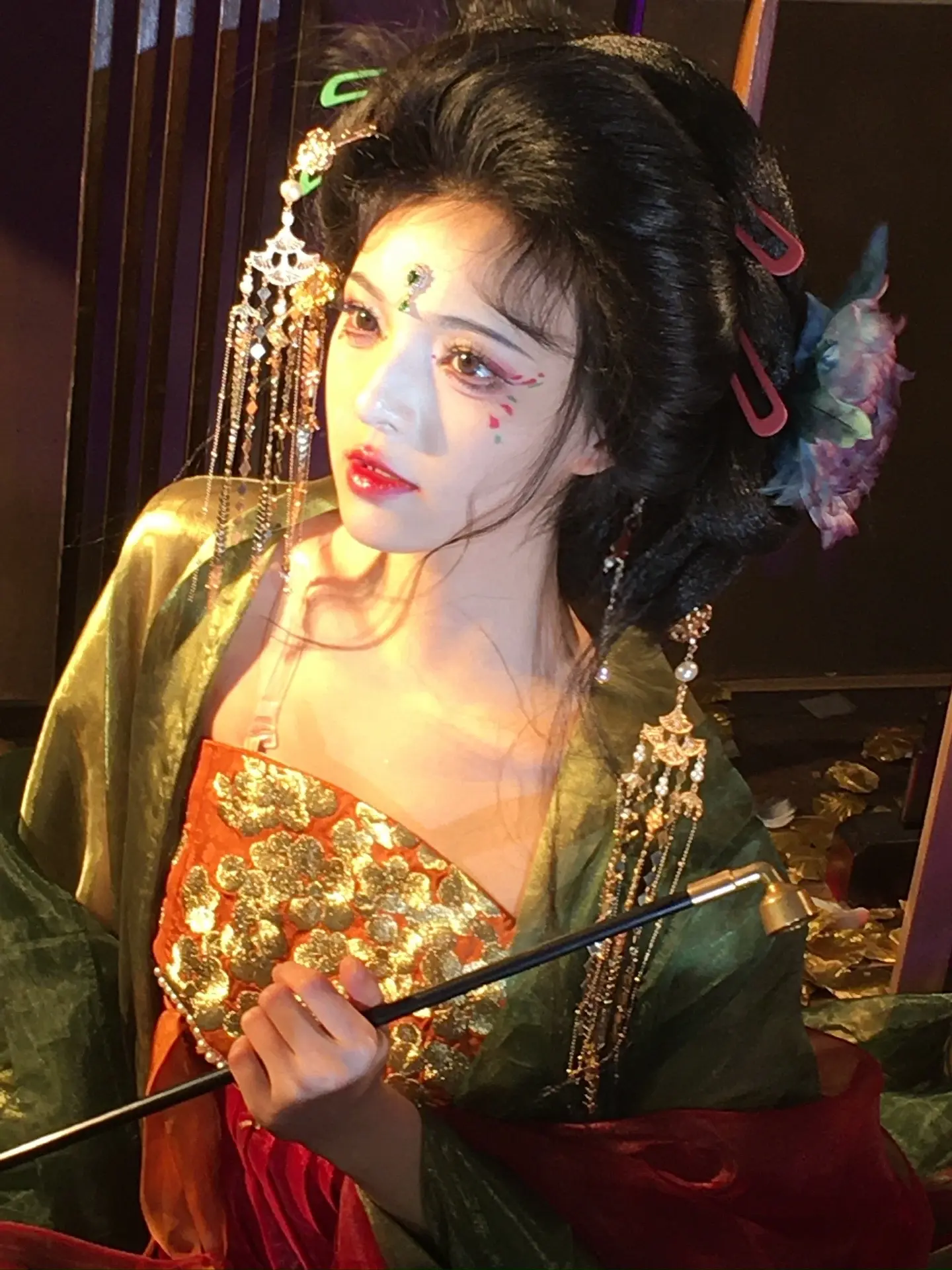 “不管你立于高巅之上，还是匍匐于深渊之下，对我来说，你都是你。”
————————————————————————
📷： 💄： 
一些喜欢的花絮图