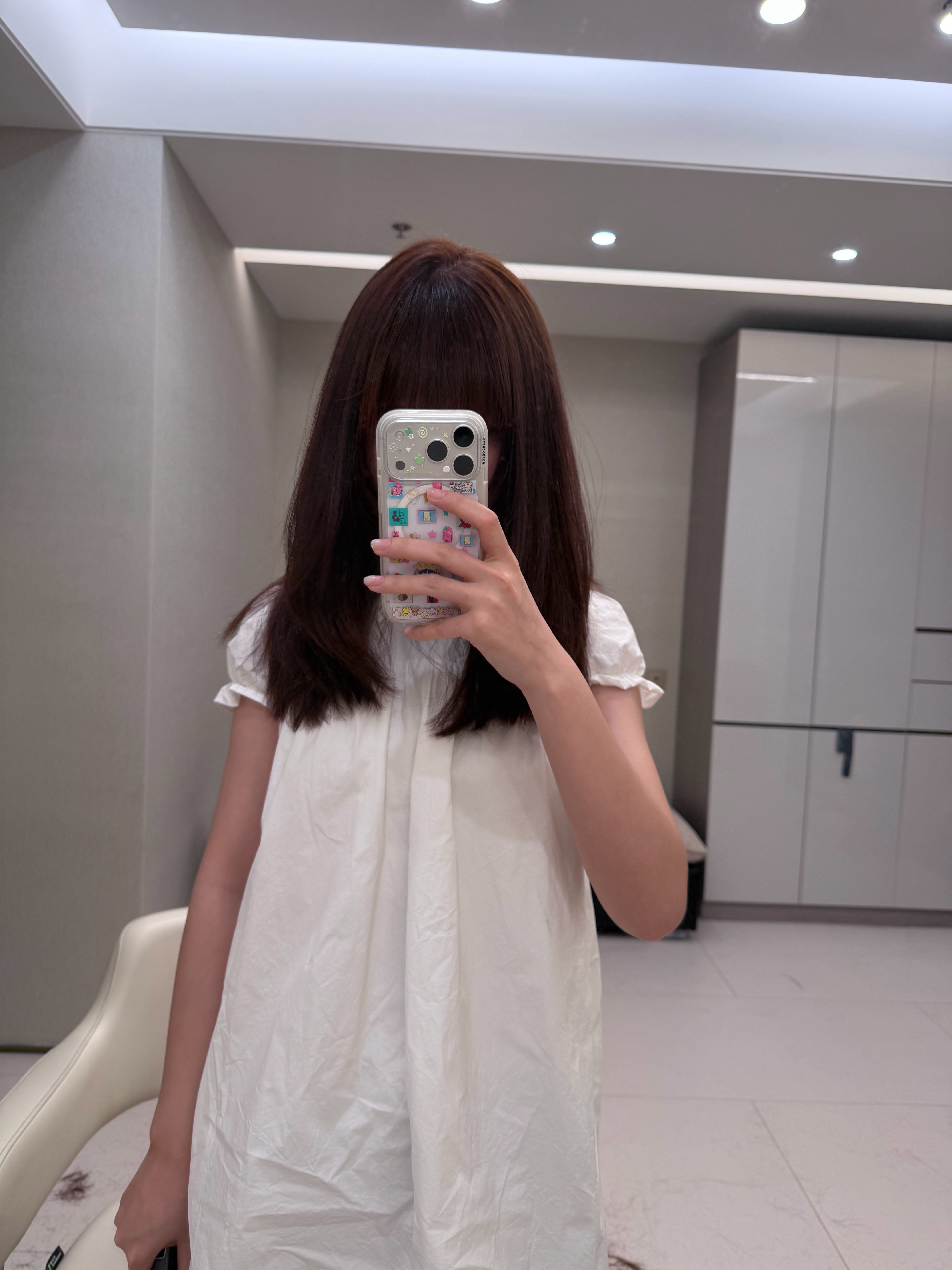 我超级超级喜欢就是我给他说要红棕色偏棕然后给我剪了层次！剪了点头发 有点i不敢拍