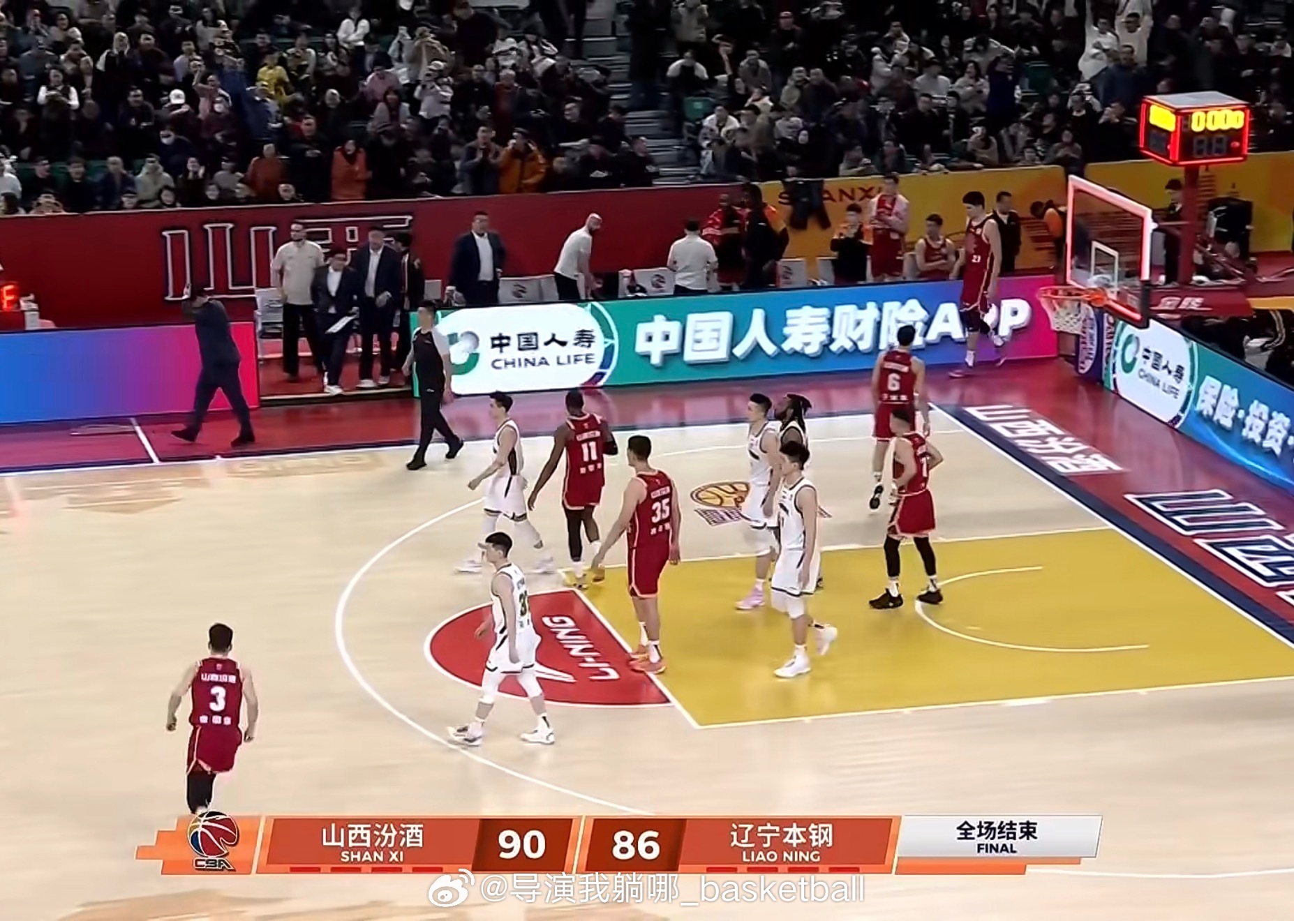 这比赛观赏性很高，辽宁在双外援的情况下大家都拼了，目前急需要寻找新的外援补充空缺