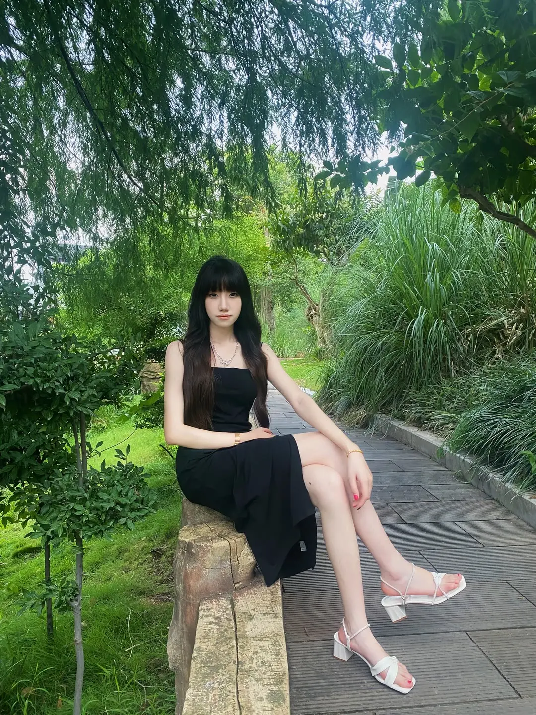小时候不懂，觉得老家的一切都土里土气的，向往着大城市的繁华，兜兜转转后...