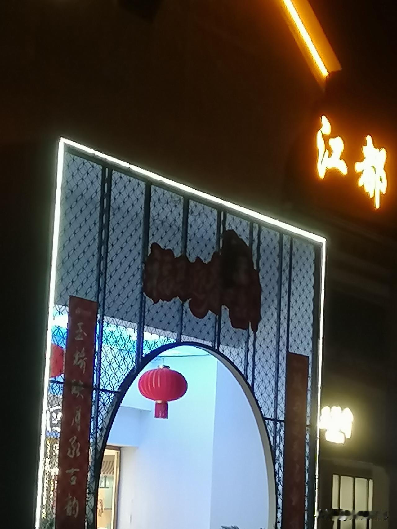 所以不断提升自己的道德品质和文化素养使自己优秀，这才是硬道理。