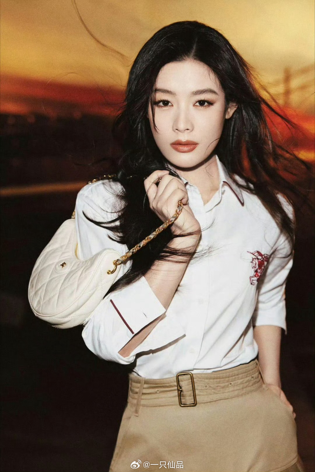 陈丽君  Burberry 七夕系列宣传大片一整个高级感扑面而来啊，夜色迷人，陈