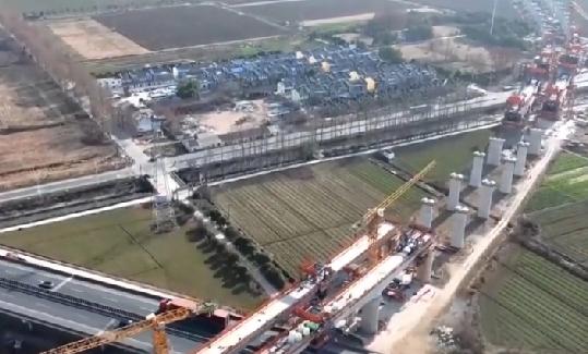 十五五规划蓝图清晰，交通路网不断完善，一条条大道串起发展新廊道，既便利民生，也激