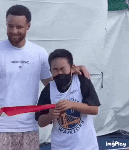 由于明尼阿波利斯发生ICE与抗议人群冲突，一人被打死，今天勇士vs森林狼的比赛延