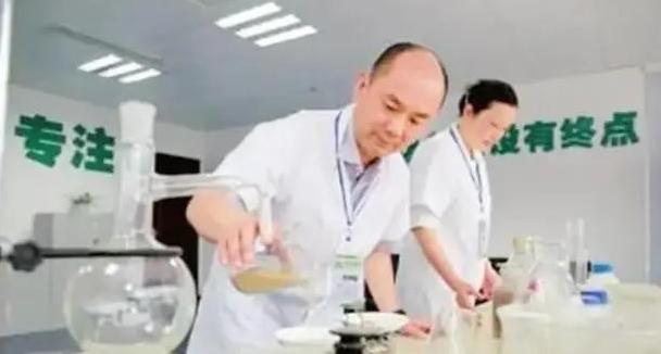 都说中国留不住人才，精英都移民去了欧美，可奇怪的是，那些留在中国的二流、三流、甚